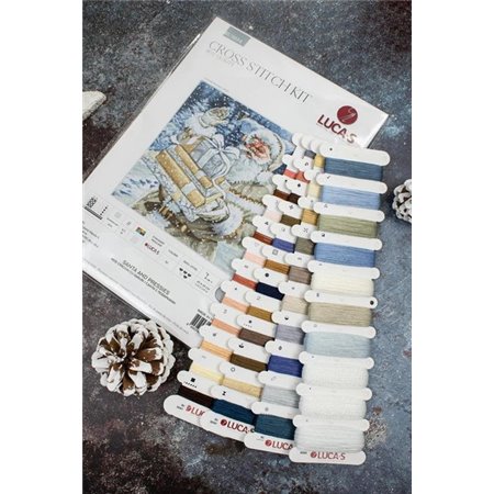 Embroidery kit Santa and Pressies